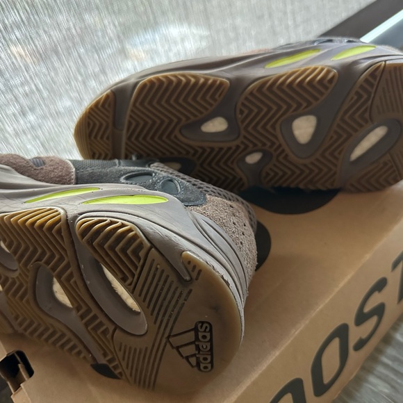 Yeezy 750 - Picture 4 of 4